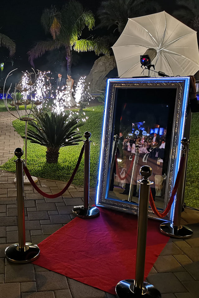 Happy Selfie Magic Mirror Red Carpet